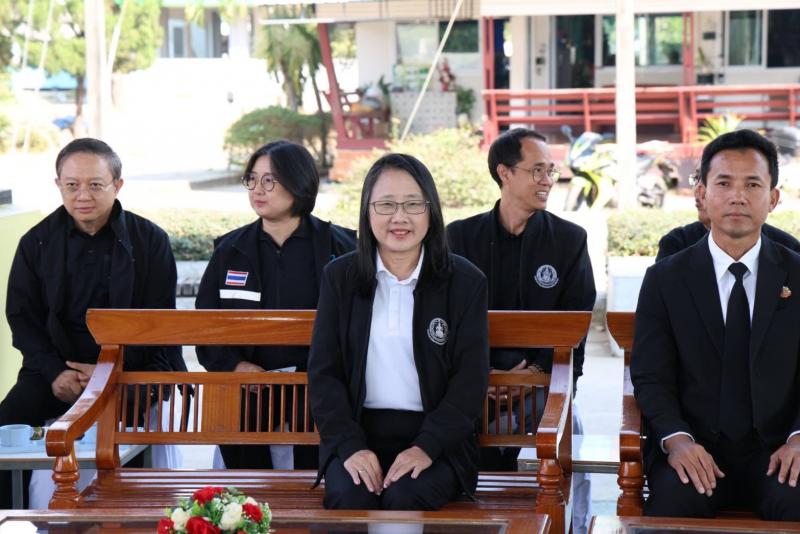 นางสาวนภาพร เมฆาผ�