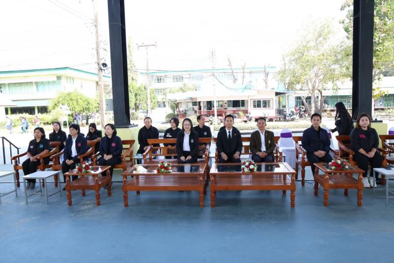 นางสาวนภาพร เมฆาผ�