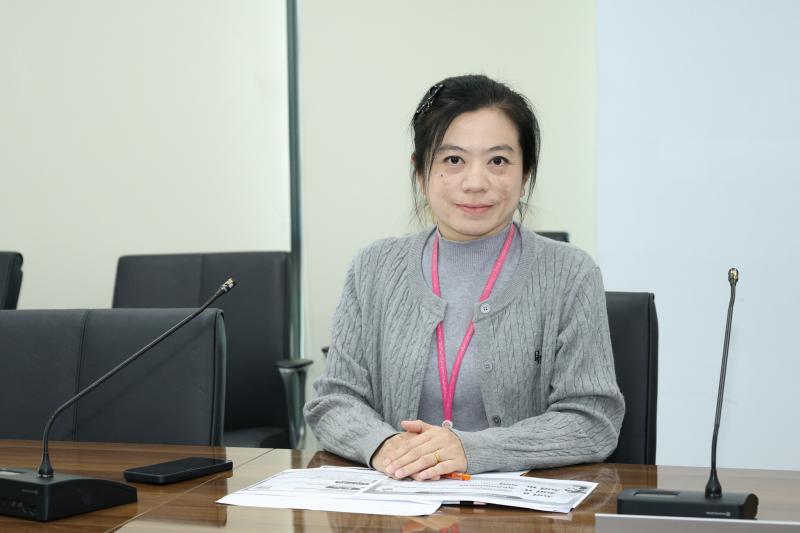 นางศิริลักษณ์ มีม�