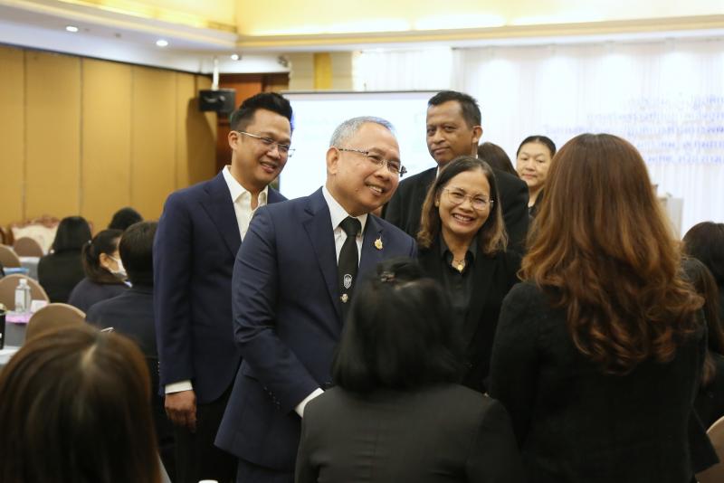 ปลัด พม. เป็นประธา�