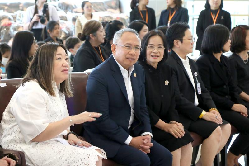 ปลัด พม. เป็นประธา�