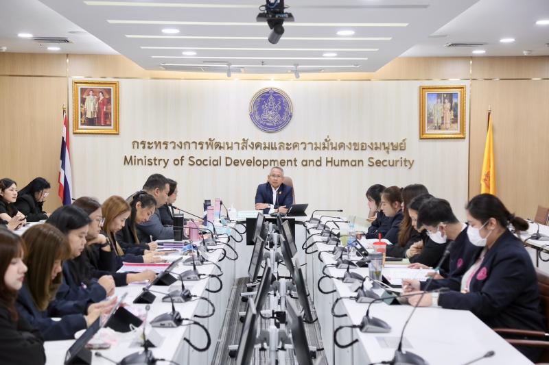 ปลัด พม. เป็นประธา�