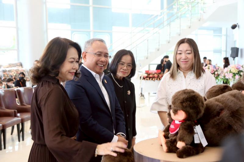 พม. รับมอบตุ๊กตา MONCH