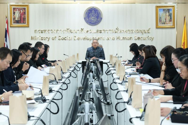 ปลัด พม. เป็นประธา�