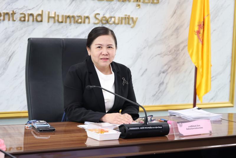 นางศิริลักษณ์ มีม�