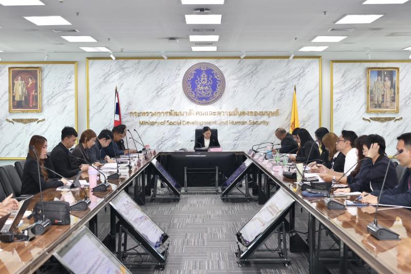 นางศิริลักษณ์ มีม�