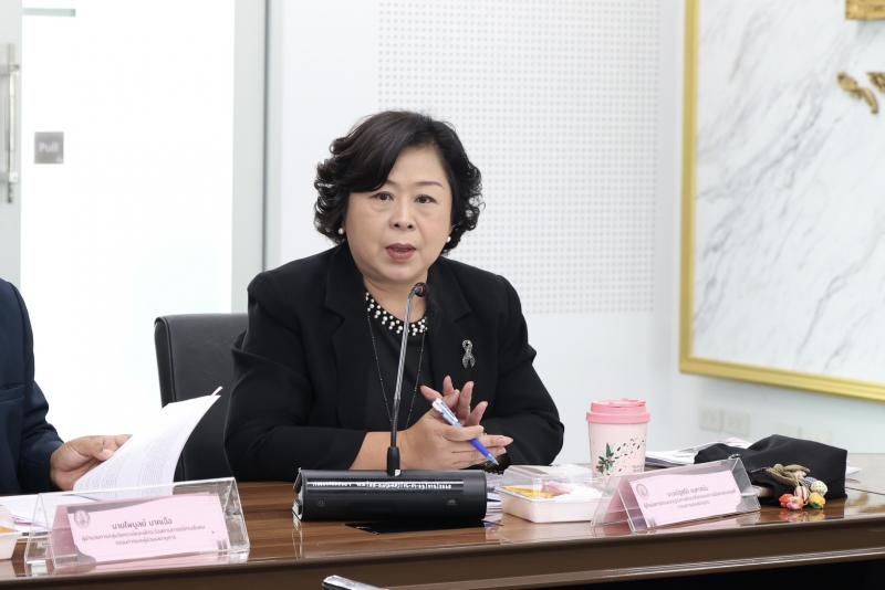 นางศิริลักษณ์ มีม�