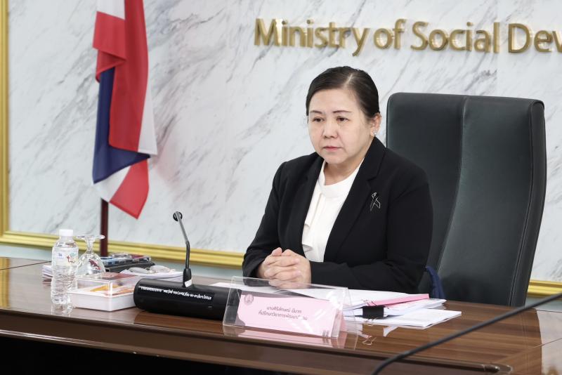 นางศิริลักษณ์ มีม�