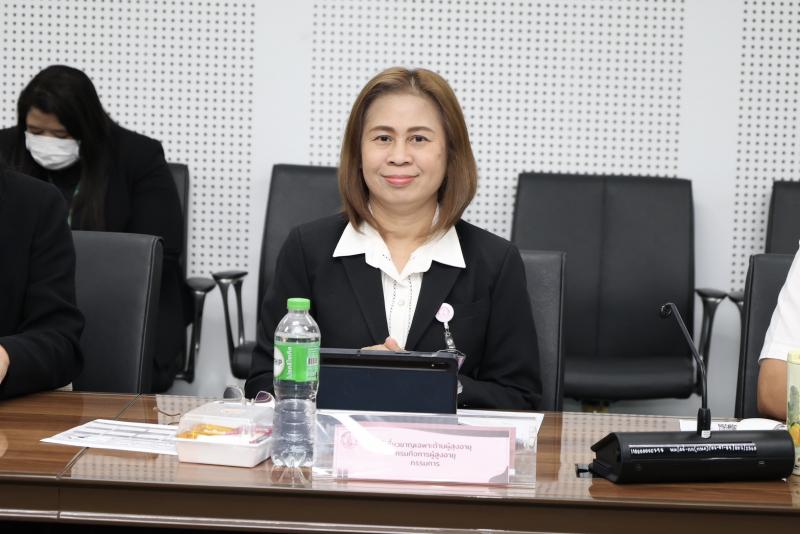 นางศิริลักษณ์ มีม�