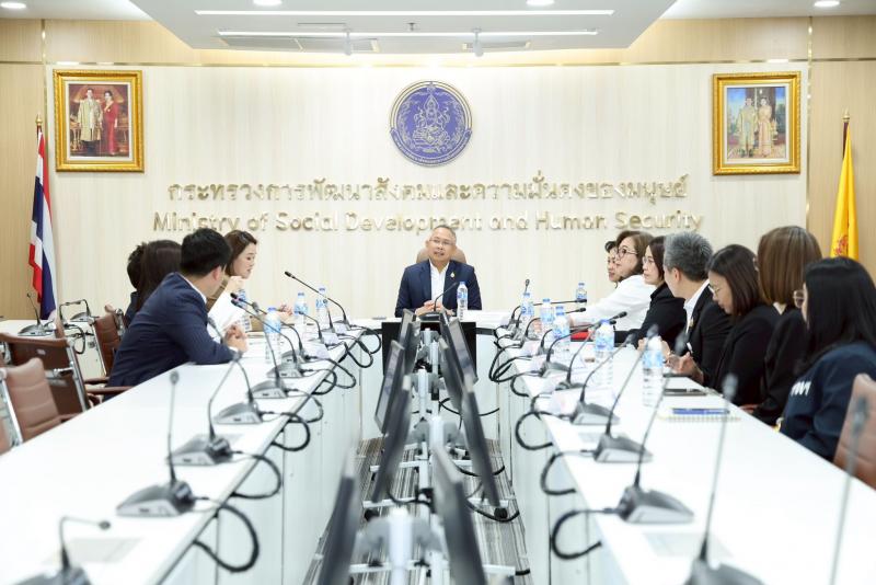 ปลัด พม. เป็นประธา�