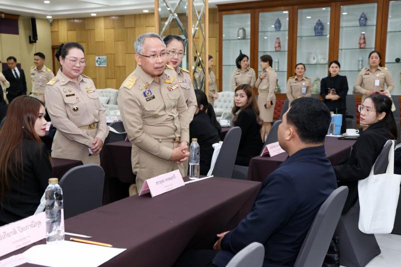 ปลัด พม. เป็นประธา�