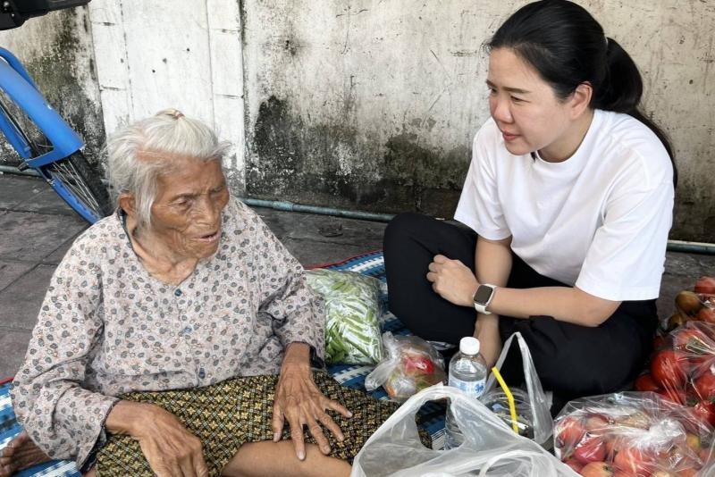 พม. ส่งทีม พม.ใกล้ค�