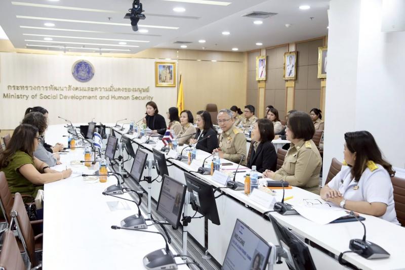 ปลัด พม. ให้การต้อ�