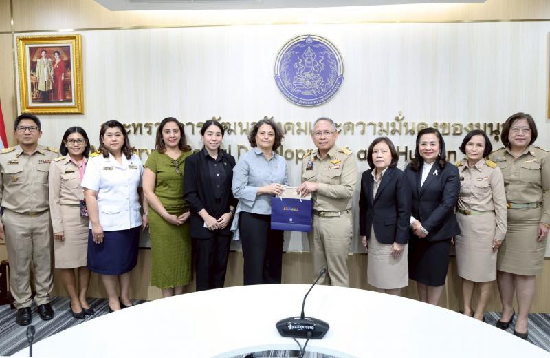 ปลัด พม. ให้การต้อ�