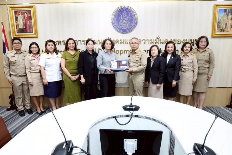 ปลัด พม. ให้การต้อ�
