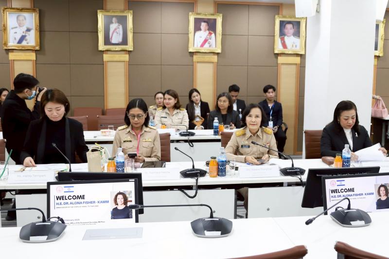 ปลัด พม. ให้การต้อ�
