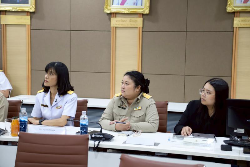 ปลัด พม. ให้การต้อ�