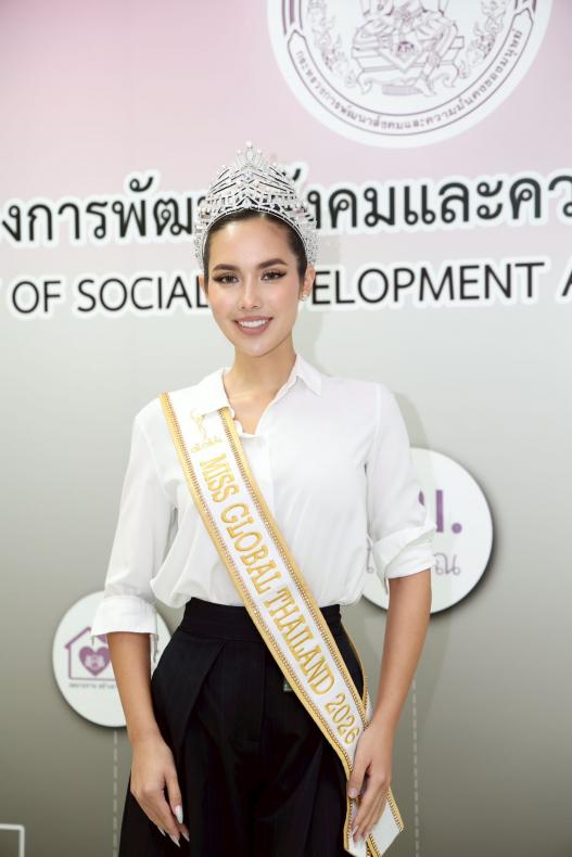 ปลัด พม. ให้นางสาว�
