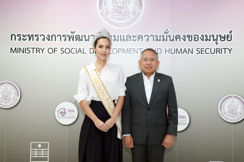 ปลัด พม. ให้นางสาว�