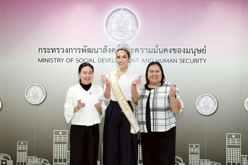 ปลัด พม. ให้นางสาว�