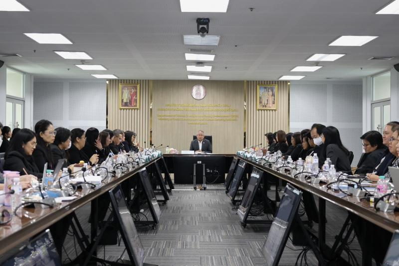 ปลัด พม. เป็นประธา�