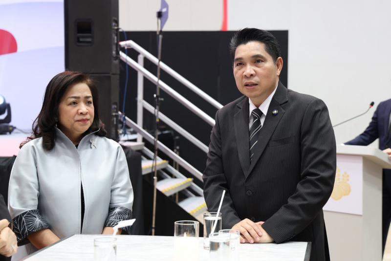 นายกองตรี ดร.ธนกฤต