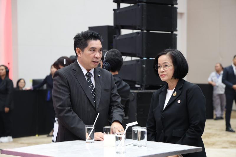 นายกองตรี ดร.ธนกฤต