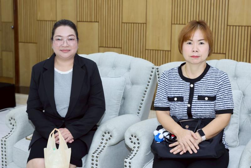 นางเตือนใจ คงสมบั�