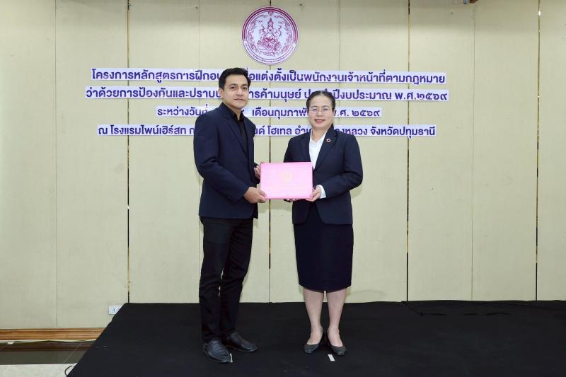 นางเตือนใจ คงสมบั�