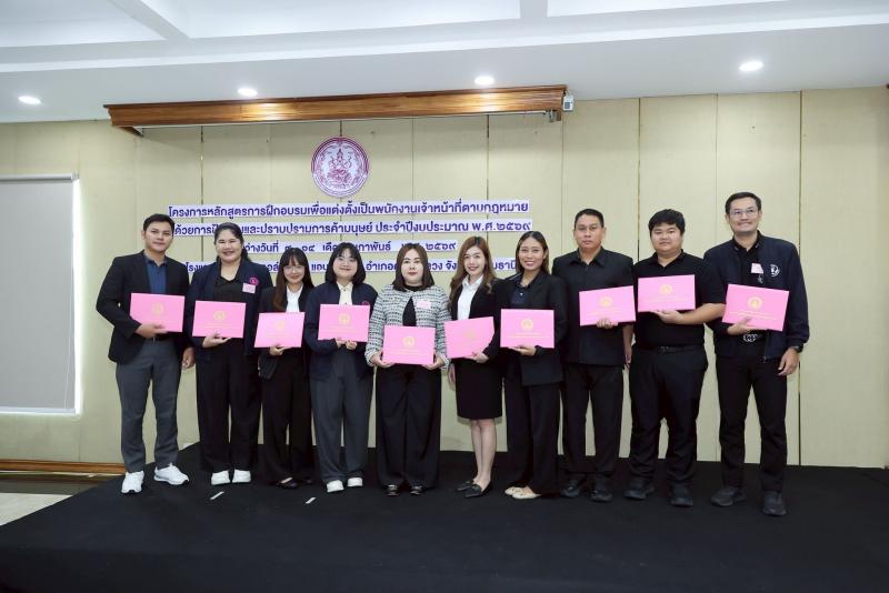 นางเตือนใจ คงสมบั�