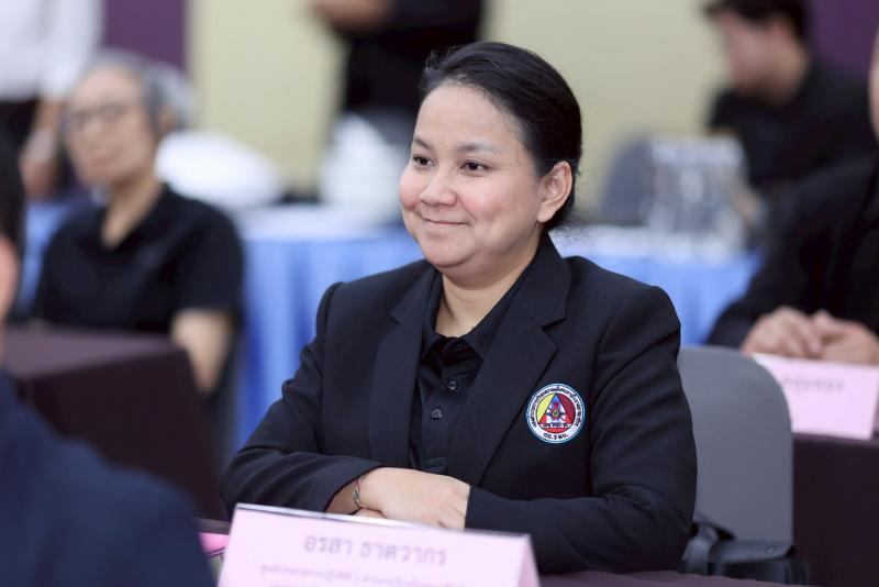 นางเตือนใจ คงสมบั�