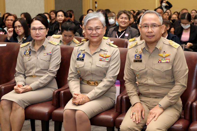 ปลัด พม. เป็นประธา�