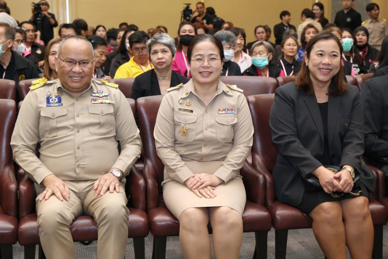 ปลัด พม. เป็นประธา�