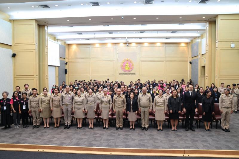 ปลัด พม. เป็นประธา�