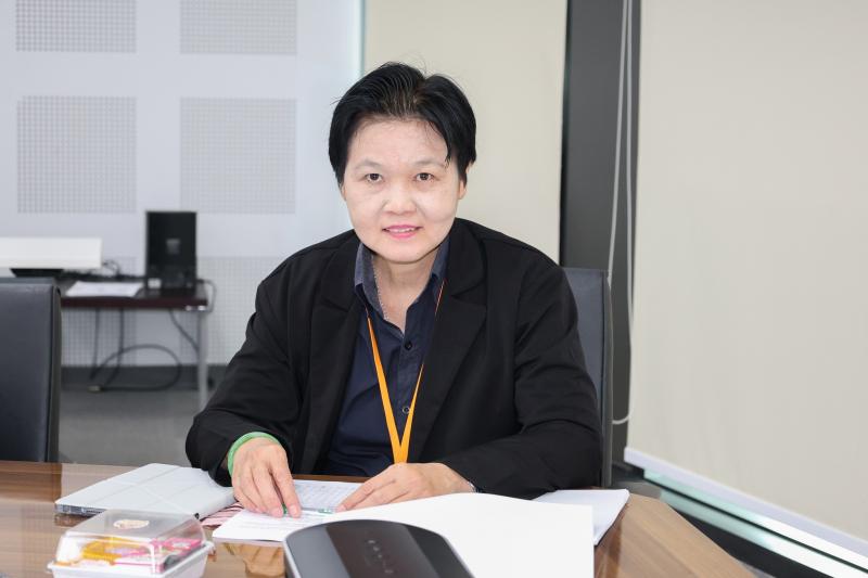 นางสาวสุนีย์ ศรีส�