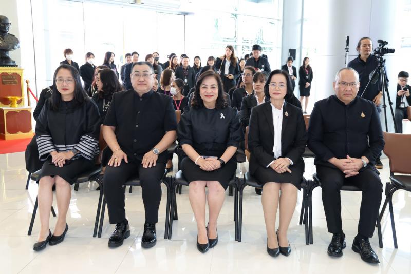 ปลัด พม. รับรางวัล &