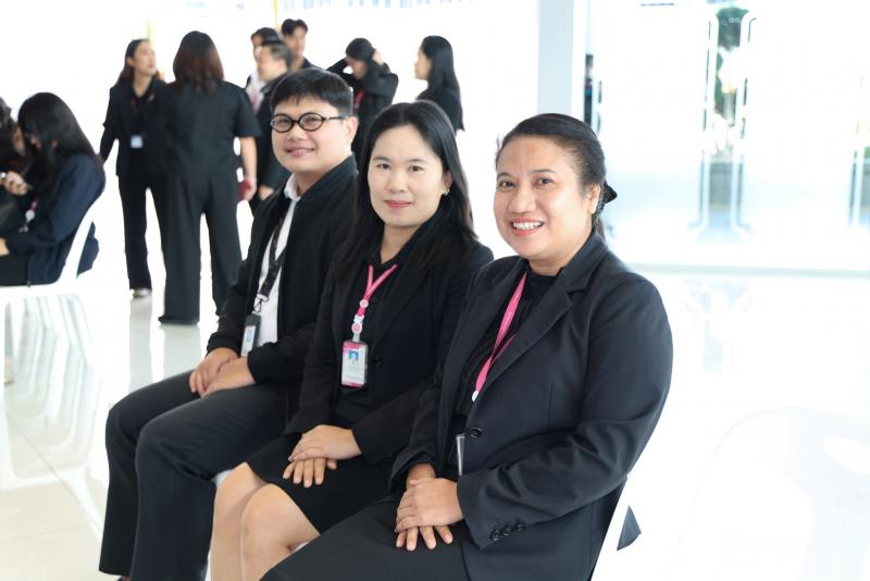 ปลัด พม. รับรางวัล &
