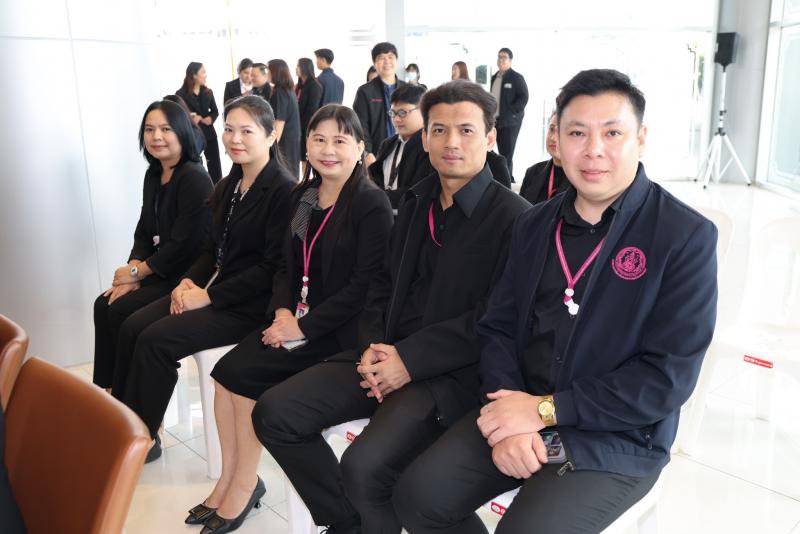 ปลัด พม. รับรางวัล &