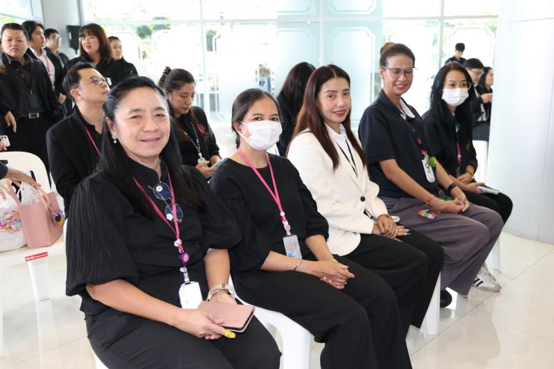 ปลัด พม. รับรางวัล &