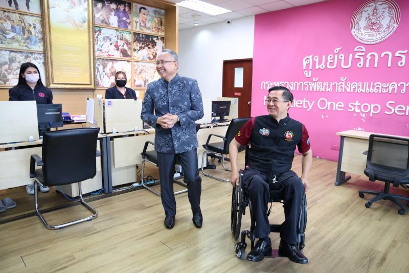 ปลัด พม. พา คุณกฤษน�