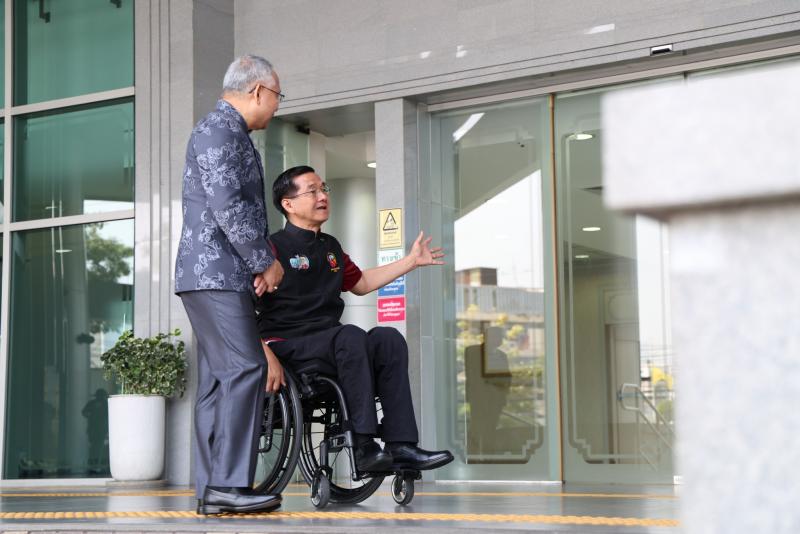ปลัด พม. พา คุณกฤษน�