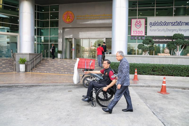 ปลัด พม. พา คุณกฤษน�