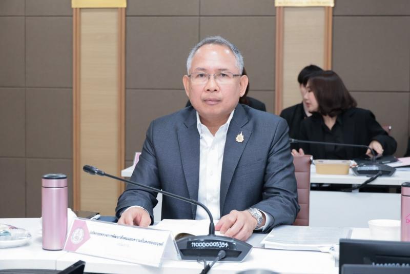 รมว.พม. เป็นประธาน�
