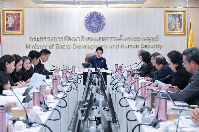 รมว.พม. เป็นประธาน�