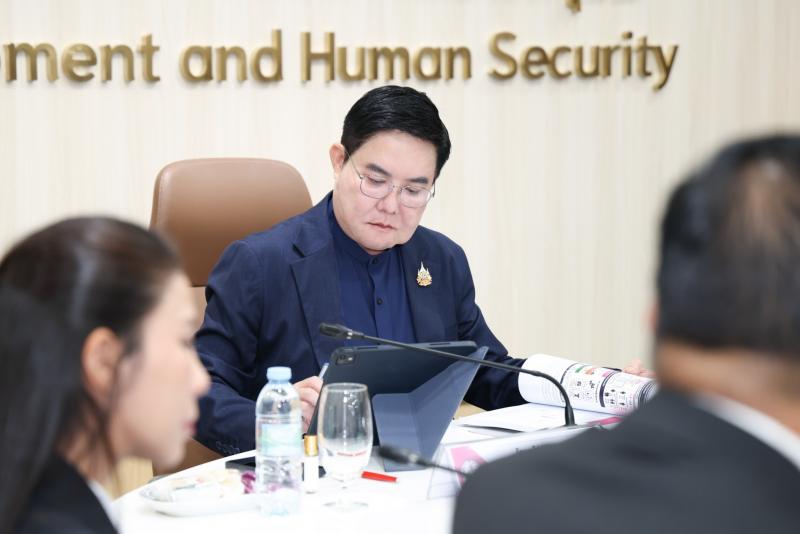 รมว.พม. เป็นประธาน�
