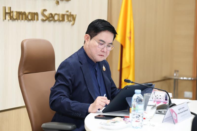 รมว.พม. เป็นประธาน�