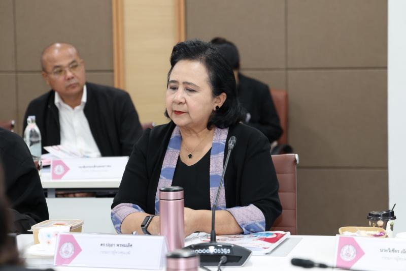 รมว.พม. เป็นประธาน�
