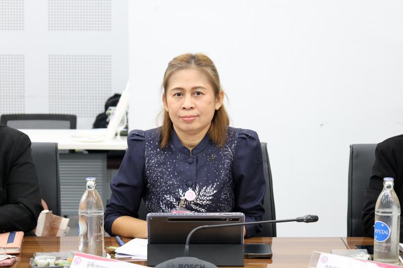 นางศิริลักษณ์ มีม�
