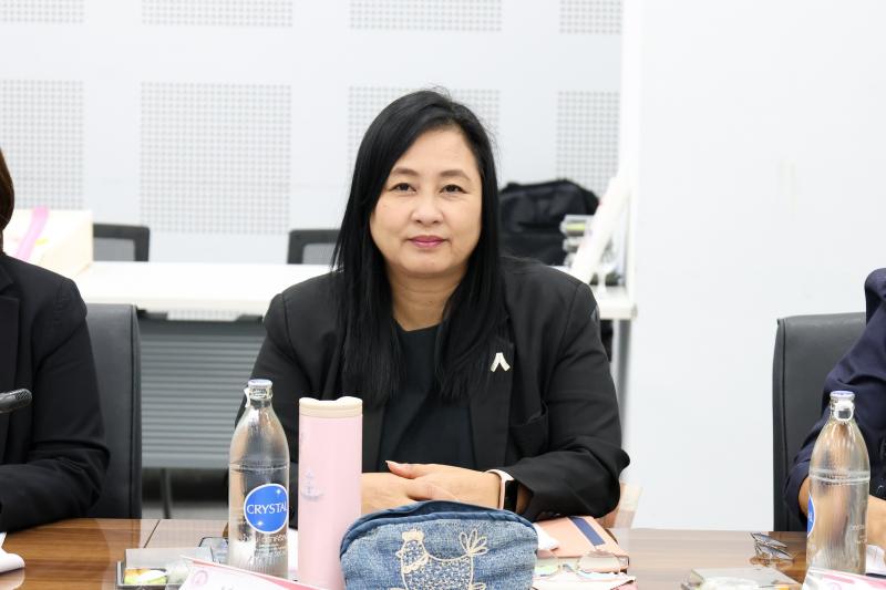 นางศิริลักษณ์ มีม�