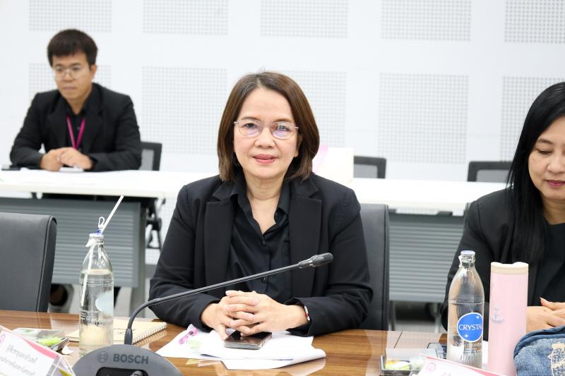 นางศิริลักษณ์ มีม�